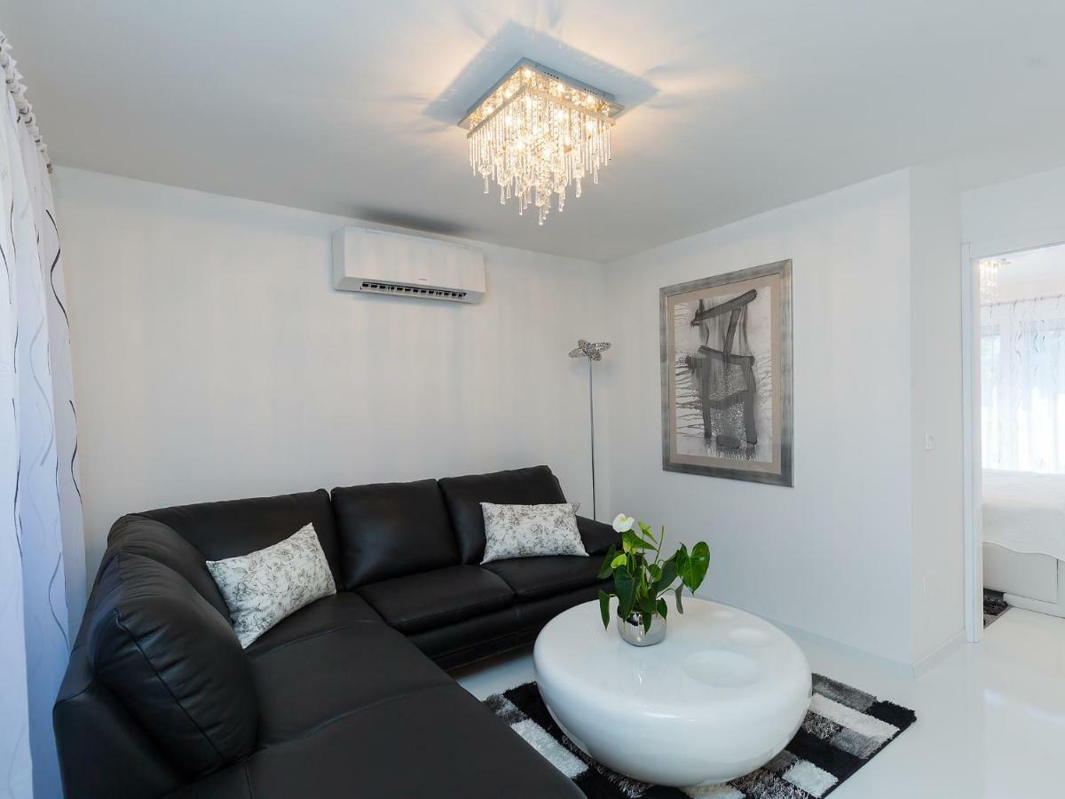 Apartmani Beril Lux Ровінь Екстер'єр фото
