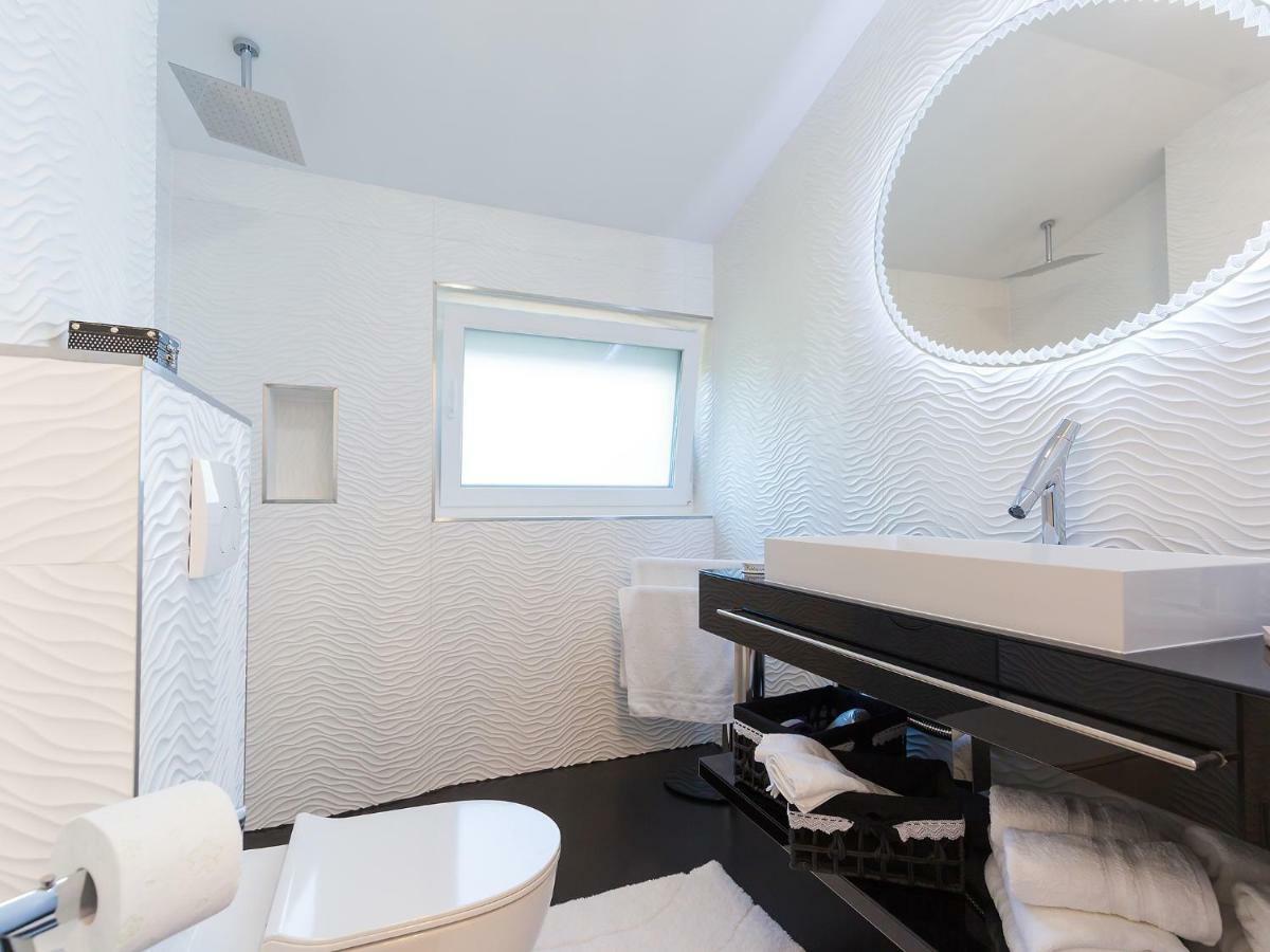 Apartmani Beril Lux Ровінь Екстер'єр фото