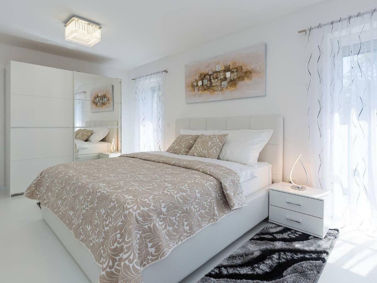 Apartmani Beril Lux Ровінь Екстер'єр фото