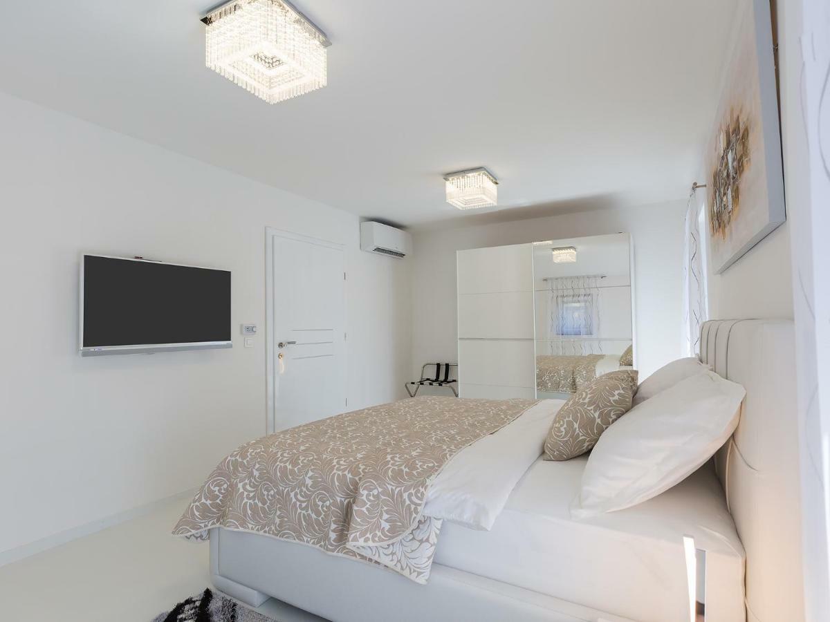 Apartmani Beril Lux Ровінь Екстер'єр фото
