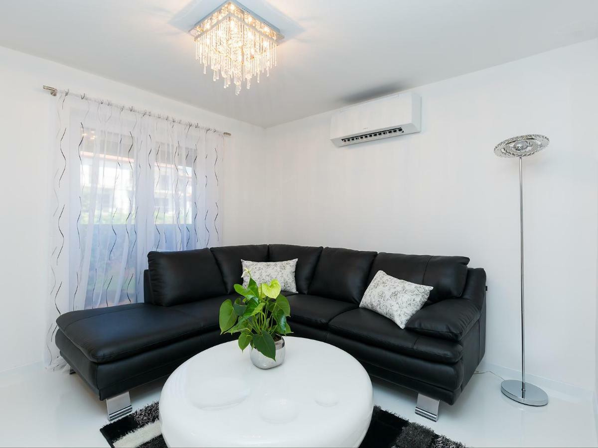 Apartmani Beril Lux Ровінь Екстер'єр фото