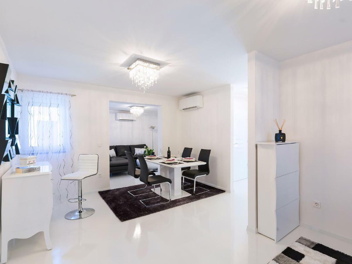 Apartmani Beril Lux Ровінь Екстер'єр фото
