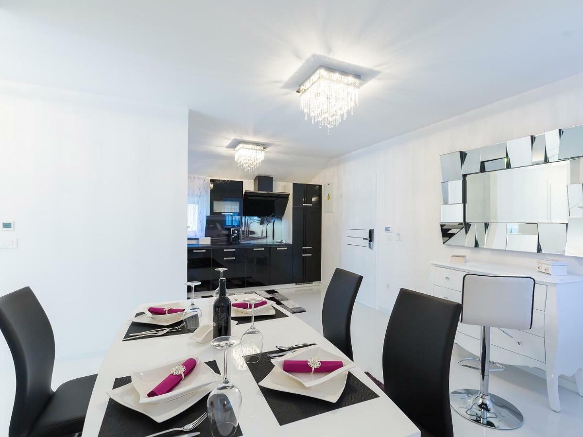 Apartmani Beril Lux Ровінь Екстер'єр фото