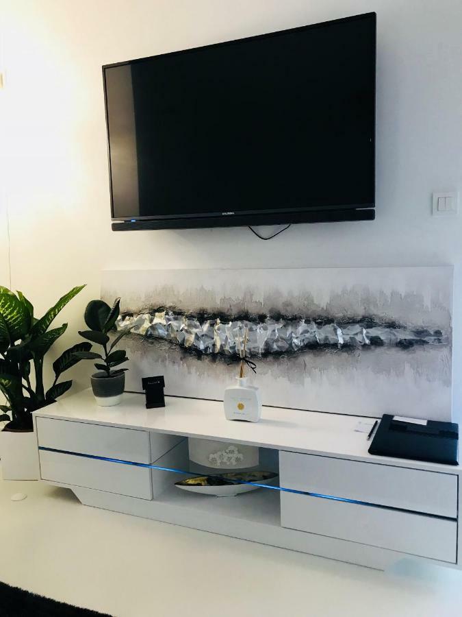 Apartmani Beril Lux Ровінь Екстер'єр фото