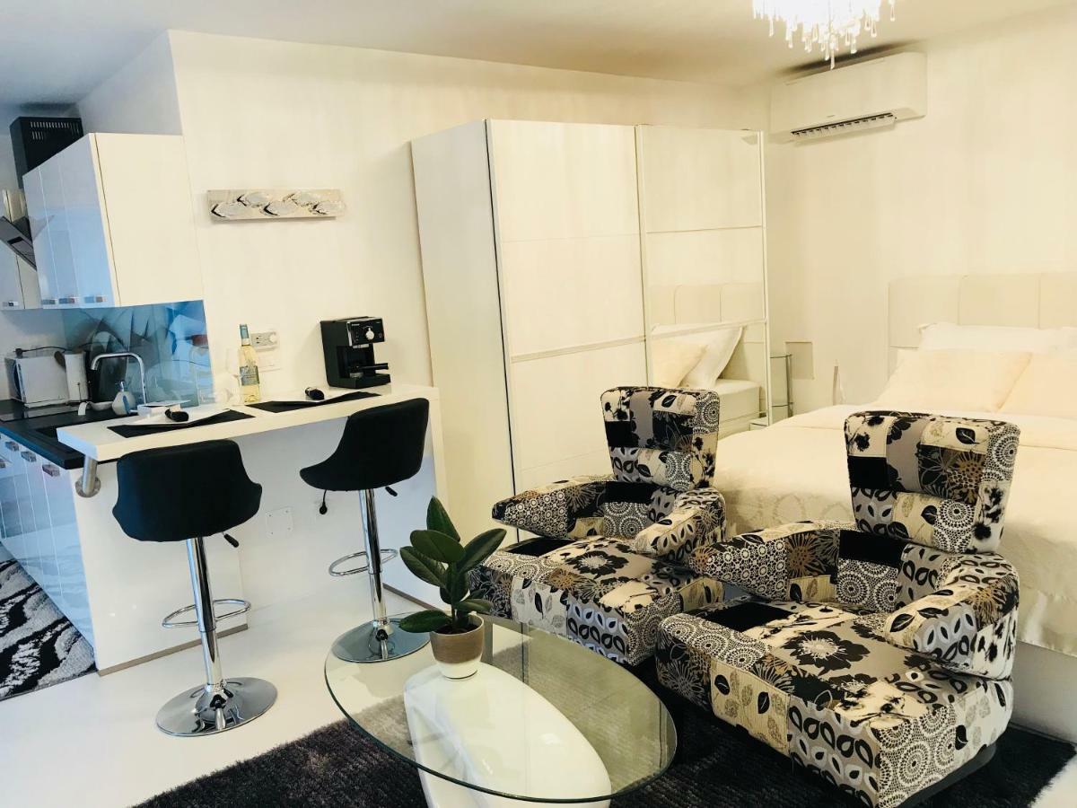 Apartmani Beril Lux Ровінь Екстер'єр фото