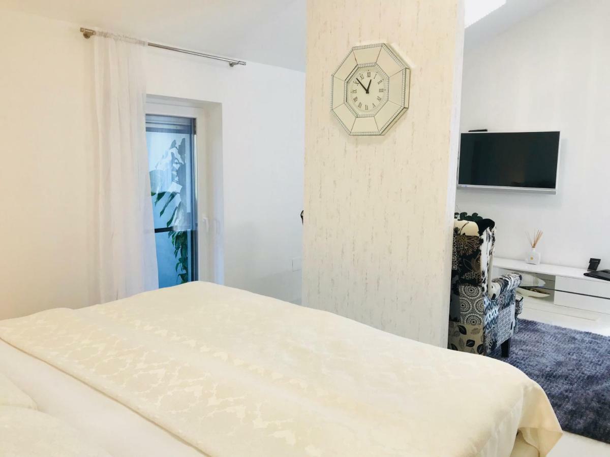 Apartmani Beril Lux Ровінь Екстер'єр фото