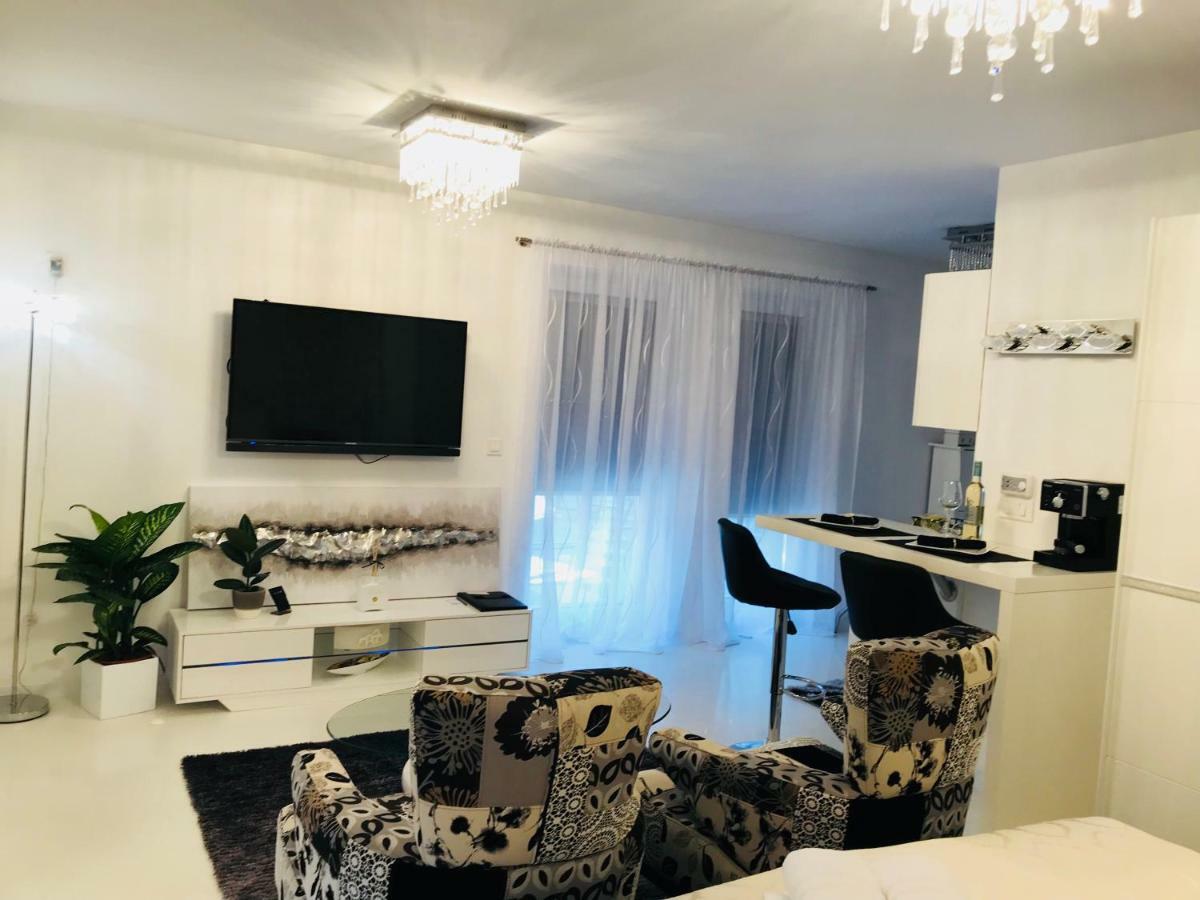 Apartmani Beril Lux Ровінь Екстер'єр фото